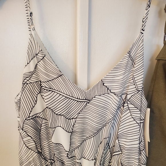 SIENNA SKY - WOMANS NWT DRESS - SIZE XS - Picture 3 of 8